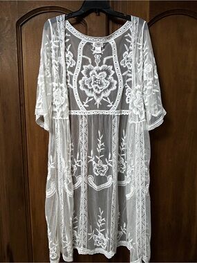 Dizzy Lizzy White Lace Kimono Duster